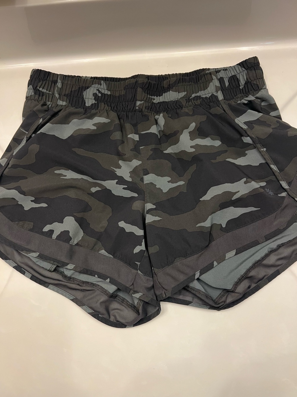 Athleta Printed Mesh Racer Run 4" Shorts Camo Performance Shorts